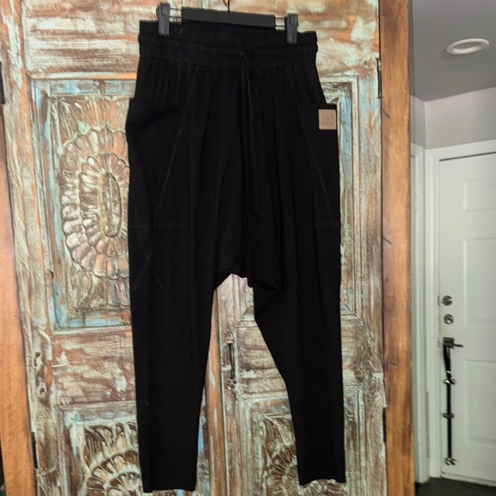 Jaded Gypsy Black Drop Crotch Harem Casual Jogger Pants with Elastic Waist. NWT